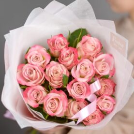 Букет из 15 розовых роз Alisson