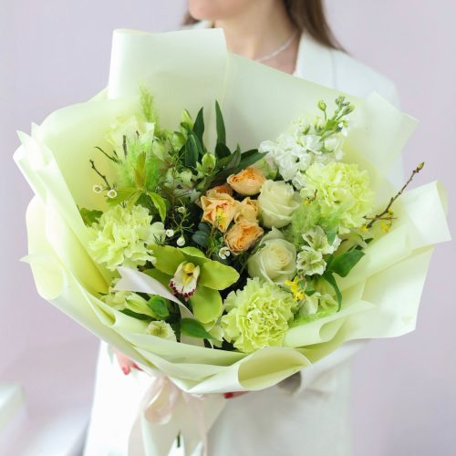 Яркий букет в салатовой гамме