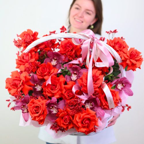 Роскошная корзина французских роз и орхидей