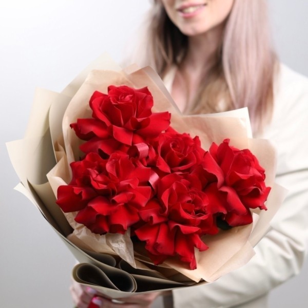 Букет красных французских роз
