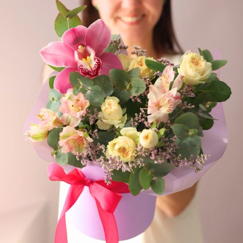 Красивая композиция с пионовидными розами