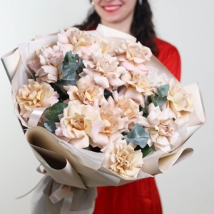 Потрясающий букет пудровых роз