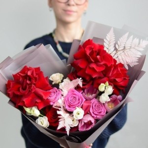 Объемный букет с тюльпанами и розами #П3204