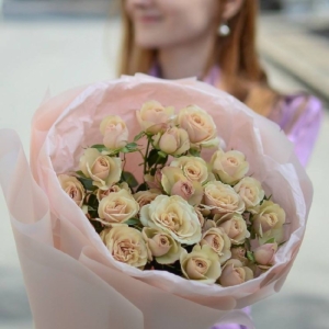 Букет нежных кустовых роз #П3201