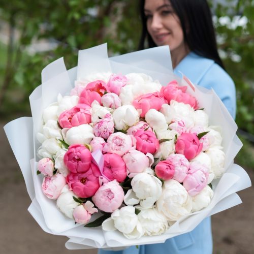 Роскошный букет премиальных пионов