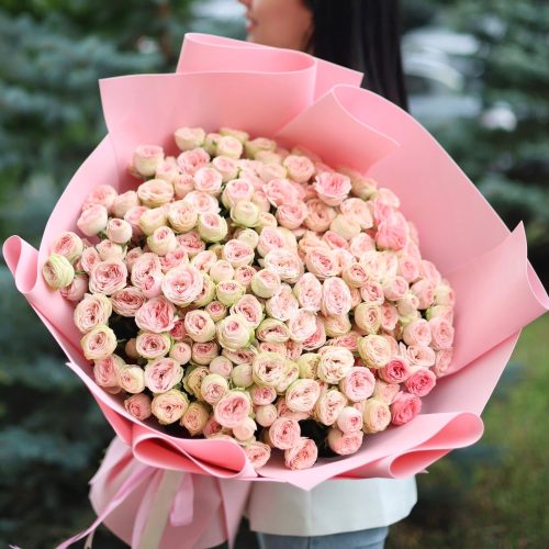 Роскошный букет премиальных кустовых роз