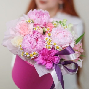 Композиция с пионами