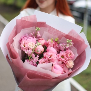 Букет с ажурной эустомой