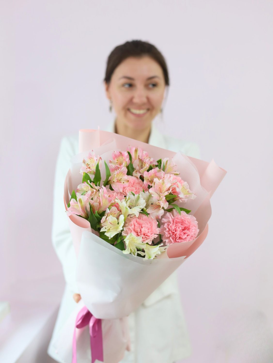 Нежный букет со стойкими цветами — изображение 2