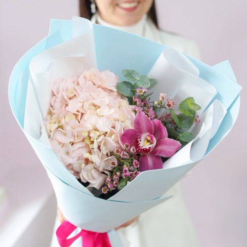 Ароматный букет с пышной гортензией