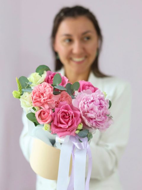 Летняя композиция с нежным пионом