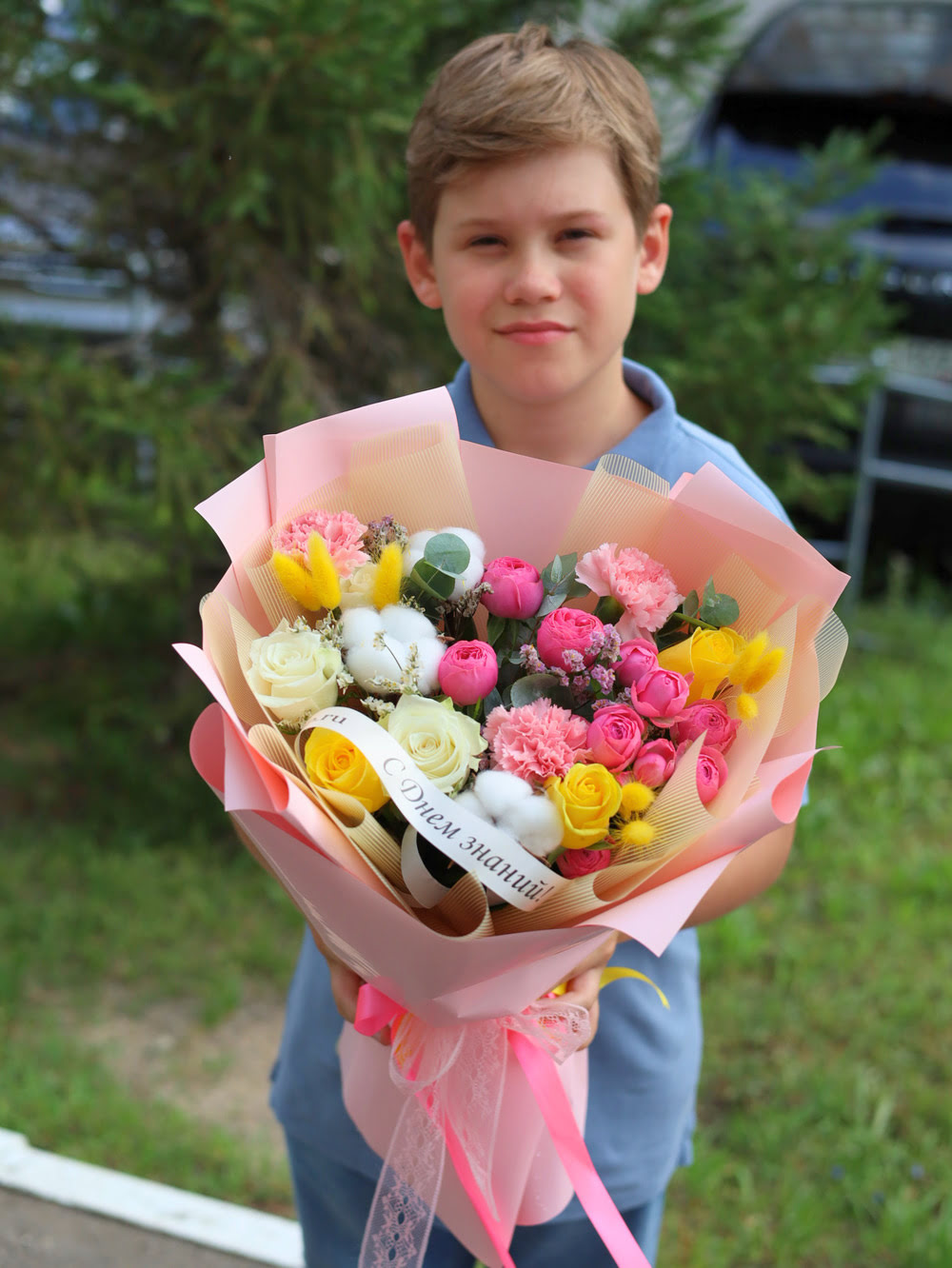 Праздничный букет с яркими розами — изображение 2