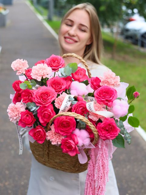 Авторская корзина с премиальными розами