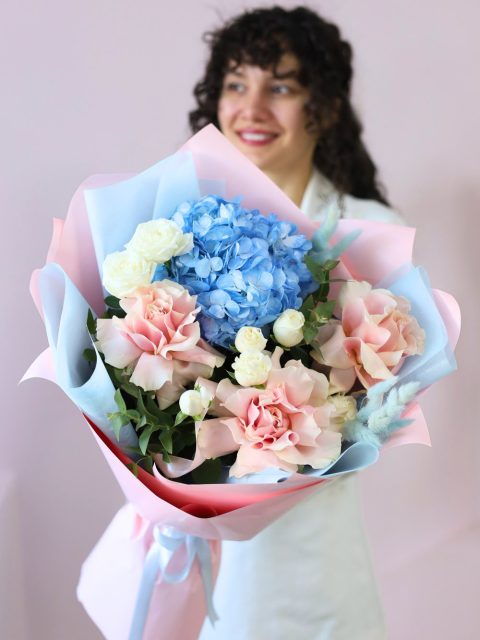 Великолепный букет с французскими розами