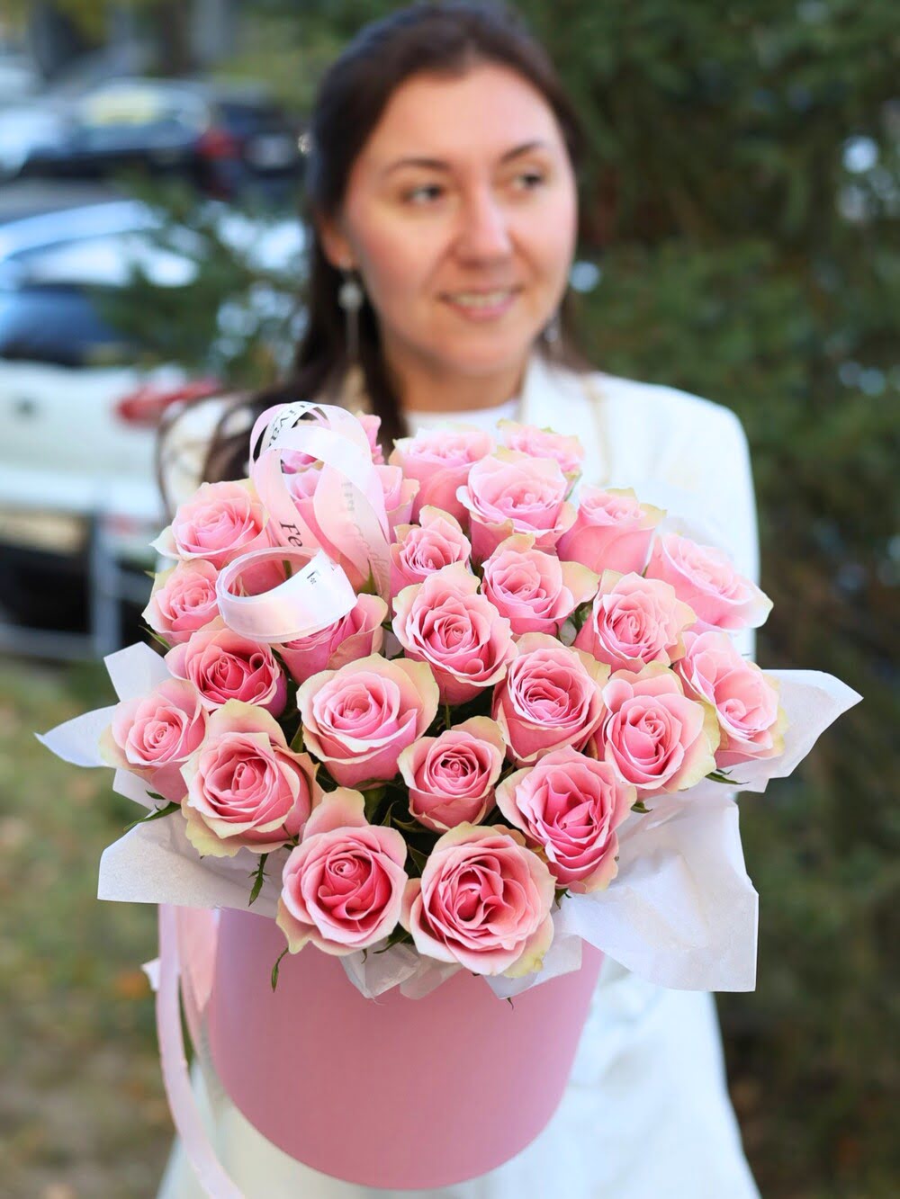Композиция из 25 розовых роз